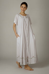 Pregita, Nightdress