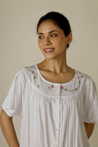 Pregita, Nightdress