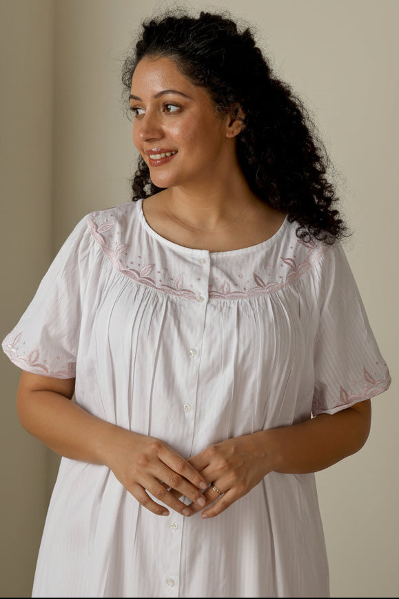 Tessa, Nightdress