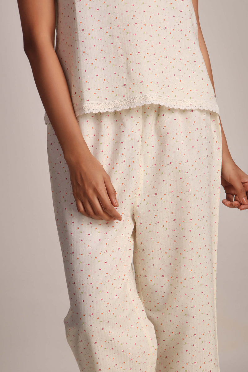 Edwina, Set