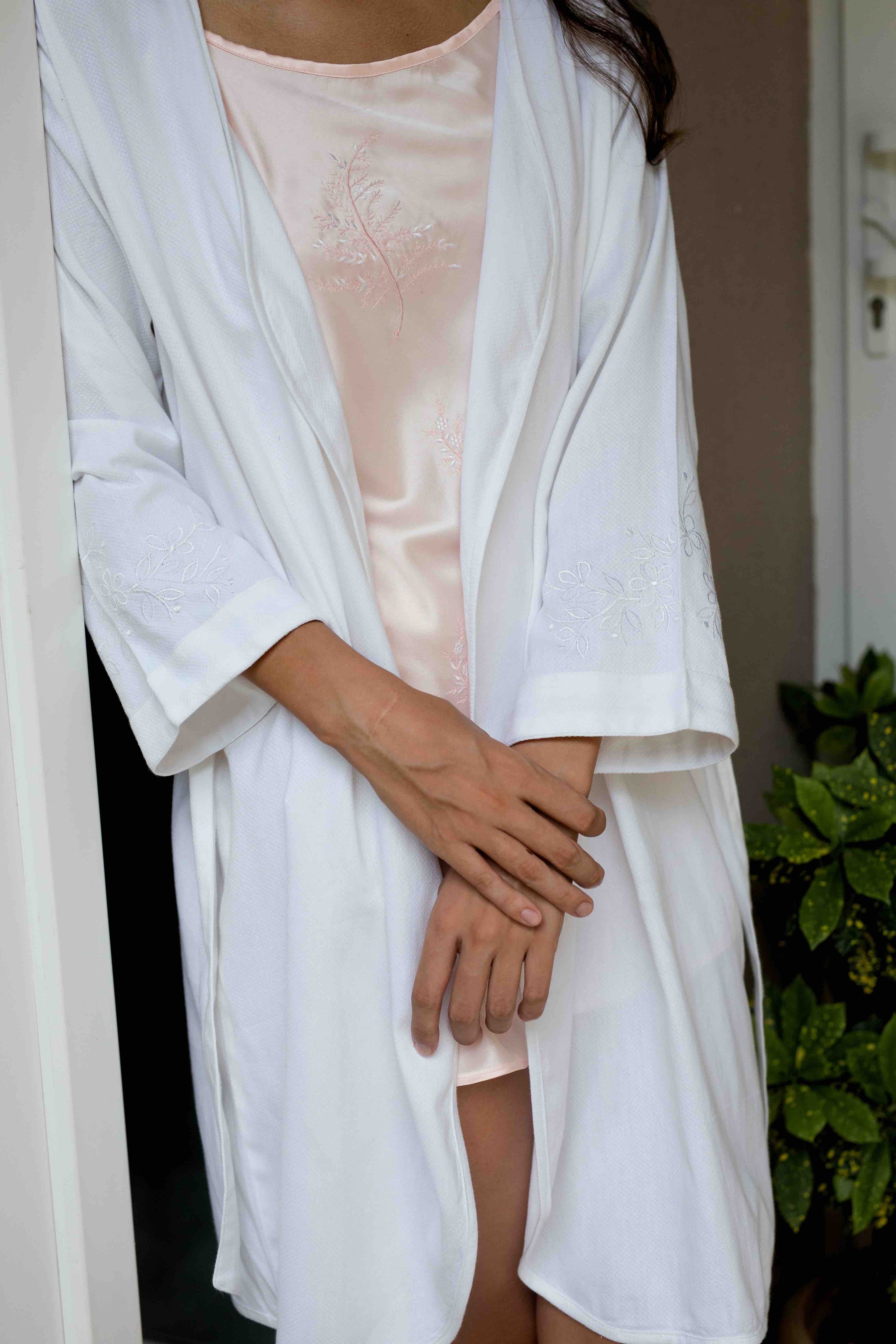 Nightgown and outlet robe set