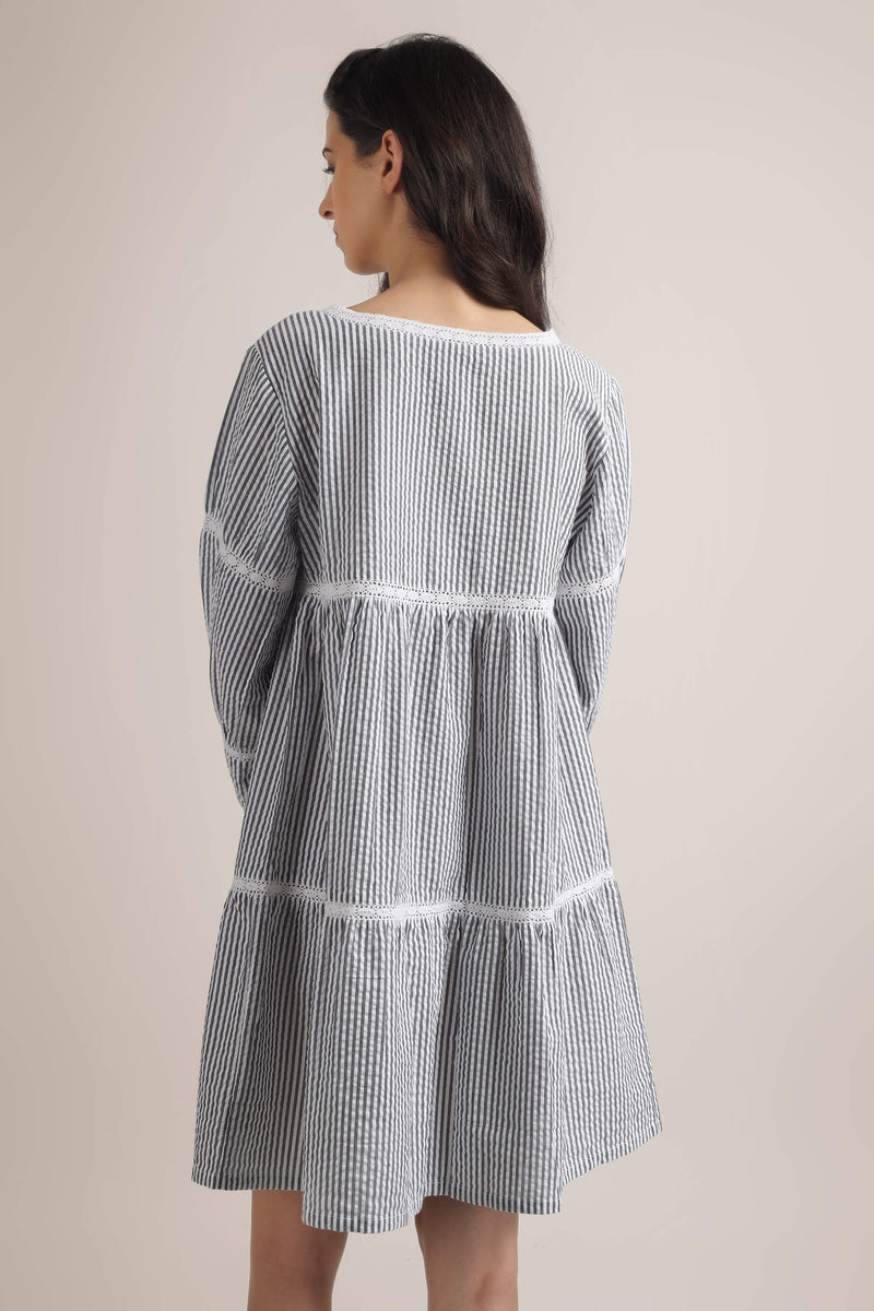 Fio, Dress