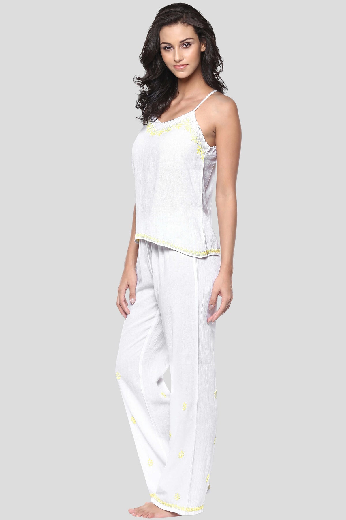 Elegant white pyjama suit with floral embroidery for comfort.